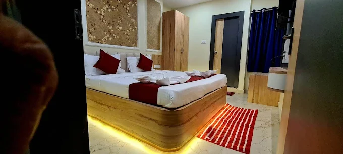 Deluxe Non-AC Budget Room at Biswalaxmi Inn Puri – affordable hotel near Jagannath Temple